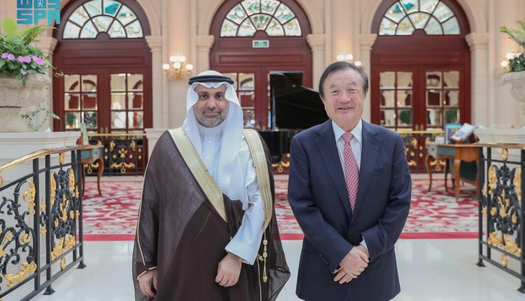 وزير الصحة السعودي يزور مقر شركة هواوي