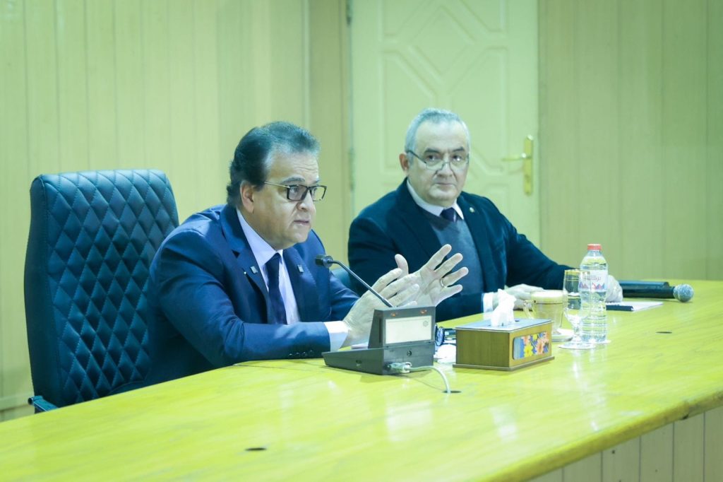 وزير الصحة خلال الاجتماع