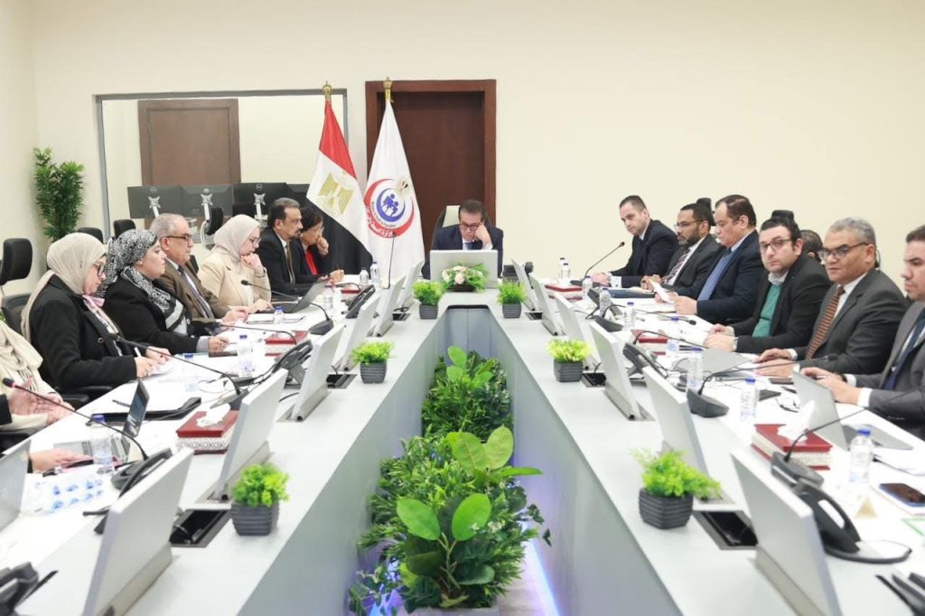 وزير الصحة يبحث معدلات التنفيذ بمشروع تطوير أنظمة الرعاية الصحية بمصر