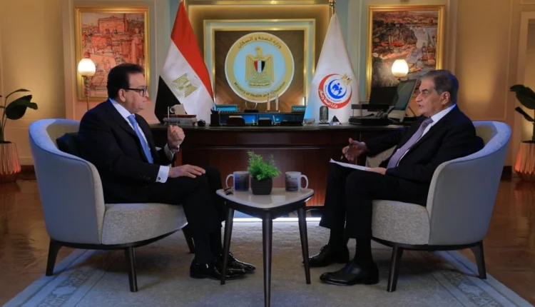 جانب من لقاء وزير الصحة مع الإعلامي أسامة كمال