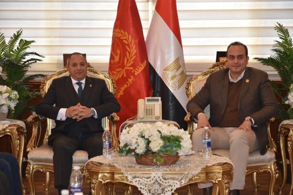 رئيس هيئة الرعاية الصحية يتابع مع محافظ بورسعيد كفاءة منظومة التأمين الصحي الشامل بالمحافظة جانب من اللقاء