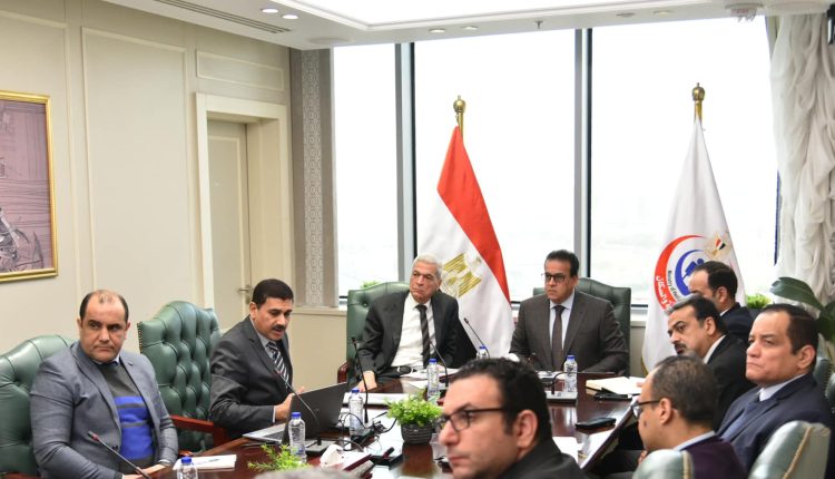 وزير الصحة يناقش مع رئيس هيئة الشراء الموحد التعاون ونتائج خطط العمل لتأمين الاحتياجات الطبية
