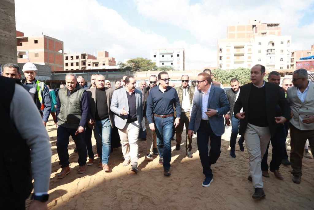 بتكلفة 2.2 مليار جنيه.. وزير الصحة ومحافظ المنوفية يتفقدان مشروع إنشاء مركز أورام منوف وزير الصحة ومحافظ المنوفية خلال الجولة