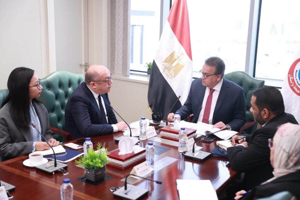 وزير الصحة يبحث مع سفير الفلبين بمصر سبل تعزيز التعاون في القطاع الصحي جانب من لقاء وزير الصحة مع سفير الفلبين