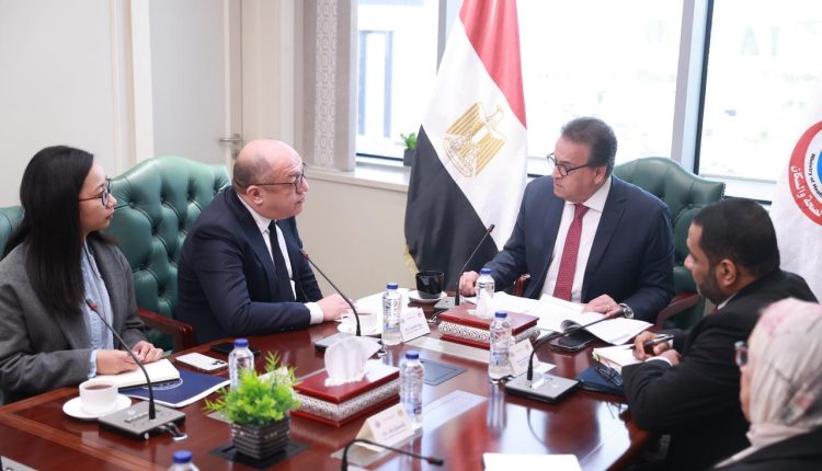 جانب من لقاء وزير الصحة مع سفير الفلبين