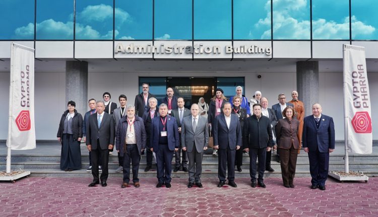 رئيس هيئة الدواء يتوسط الوفد