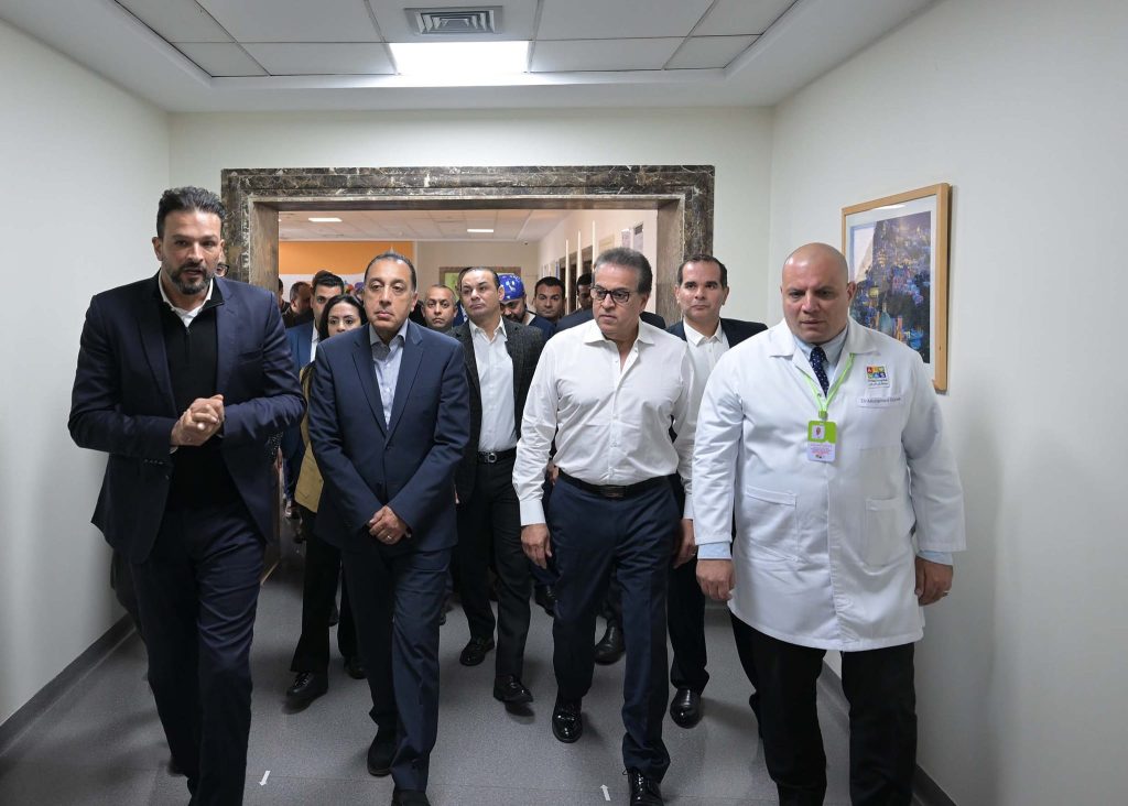 رئيس الوزراء يتفقد «مستشفى الناس» ويوجه بتخصيص 25 مليون جنيه لها لتوفير الأجهزة والمستلزمات الطبية اللازمة رئيس الوزراء يتفقد مستشفى الناس