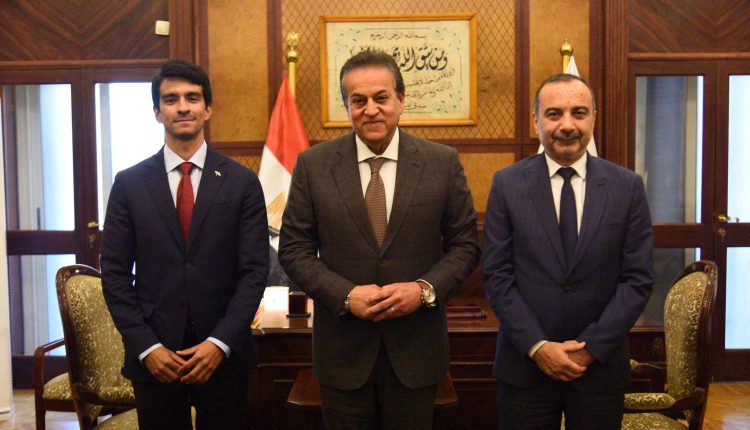 جانب من لقاء وزير الصحة مع سفير بنما