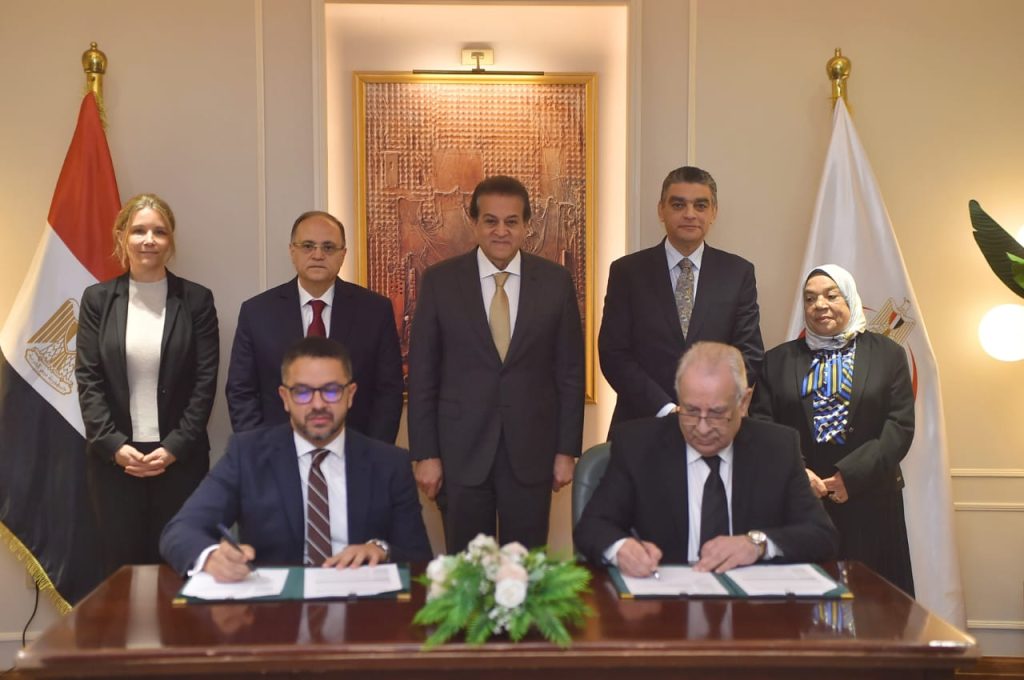 «سيديكو» و«ساندوز» توقعان اتفاقية توطين ونقل تكنولوجيا تصنيع أدوية أورام في مصر «سيديكو» و«ساندوز» توقعان اتفاقية توطين ونقل تكنولوجيا تصنيع أدوية أورام في مصر