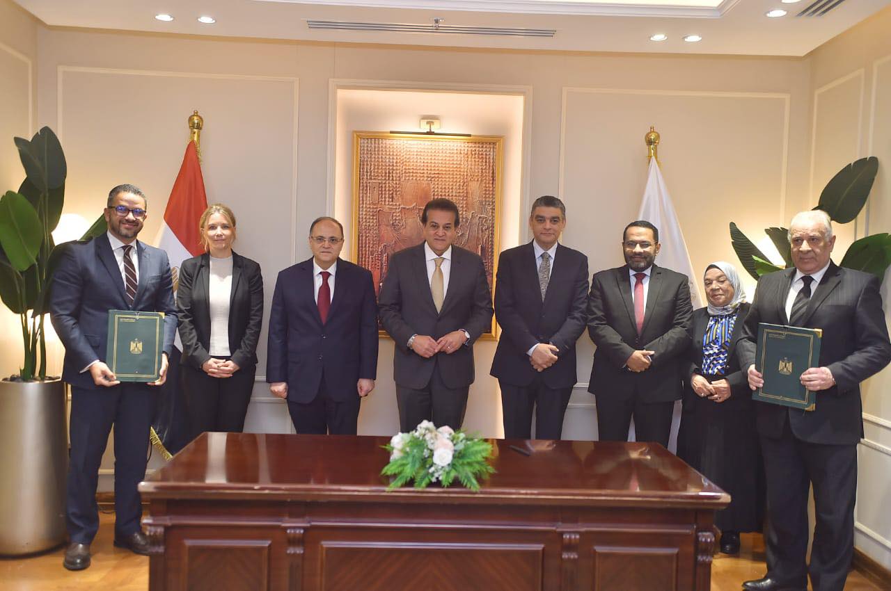 «سيديكو» و«ساندوز» توقعان اتفاقية توطين ونقل تكنولوجيا تصنيع أدوية أورام في مصر