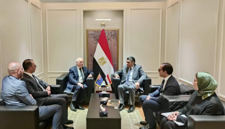 رئيس هيئة الشراء الموحد يبحث مع شركة «كوكلير» الاسترالية لتقنيات السمعيات سبل التعاون المشترك