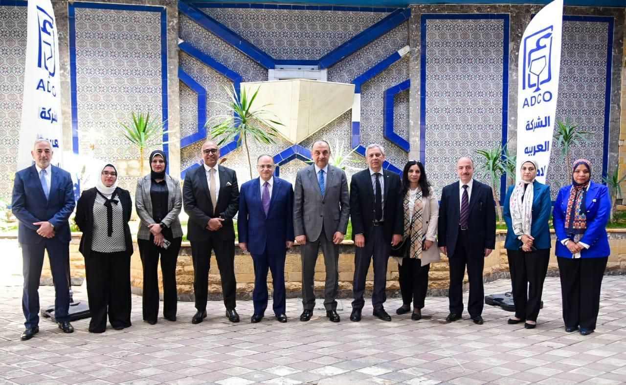 وزير قطاع الأعمال ورئيس هيئة الدواء يتفقدان تطوير شركات العربية وممفيس والنيل للأدوية