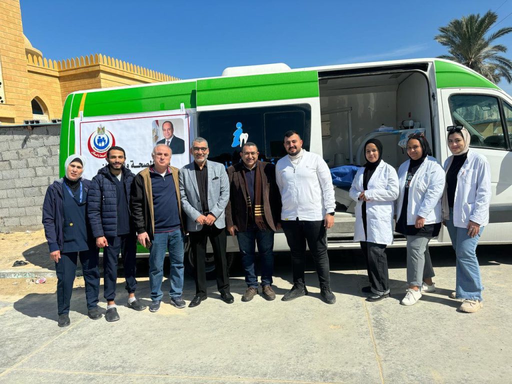 الصحة: قافلة طبية متخصصة في طب الأسنان تقدّم خدماتها لـ 154 مريضًا فلسطينيًا في شمال سيناء جانب من القافلة الطبية
