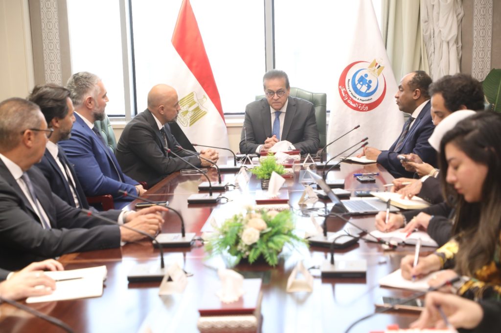 وزير الصحة يبحث مع Boston Scientific التوسع في برامج تدريب الكوادر الطبية جانب من اللقاء بمقر وزارة الصحة بالعاصمة الإدارية الجديدة