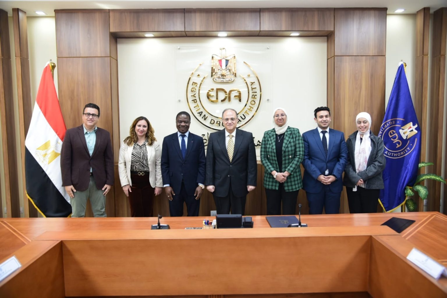 رئيس هيئة الدواء يبحث سبل تعزيز التعاون الدوائي مع السفير الإيفواري بالقاهرة جانب من اللقاء
