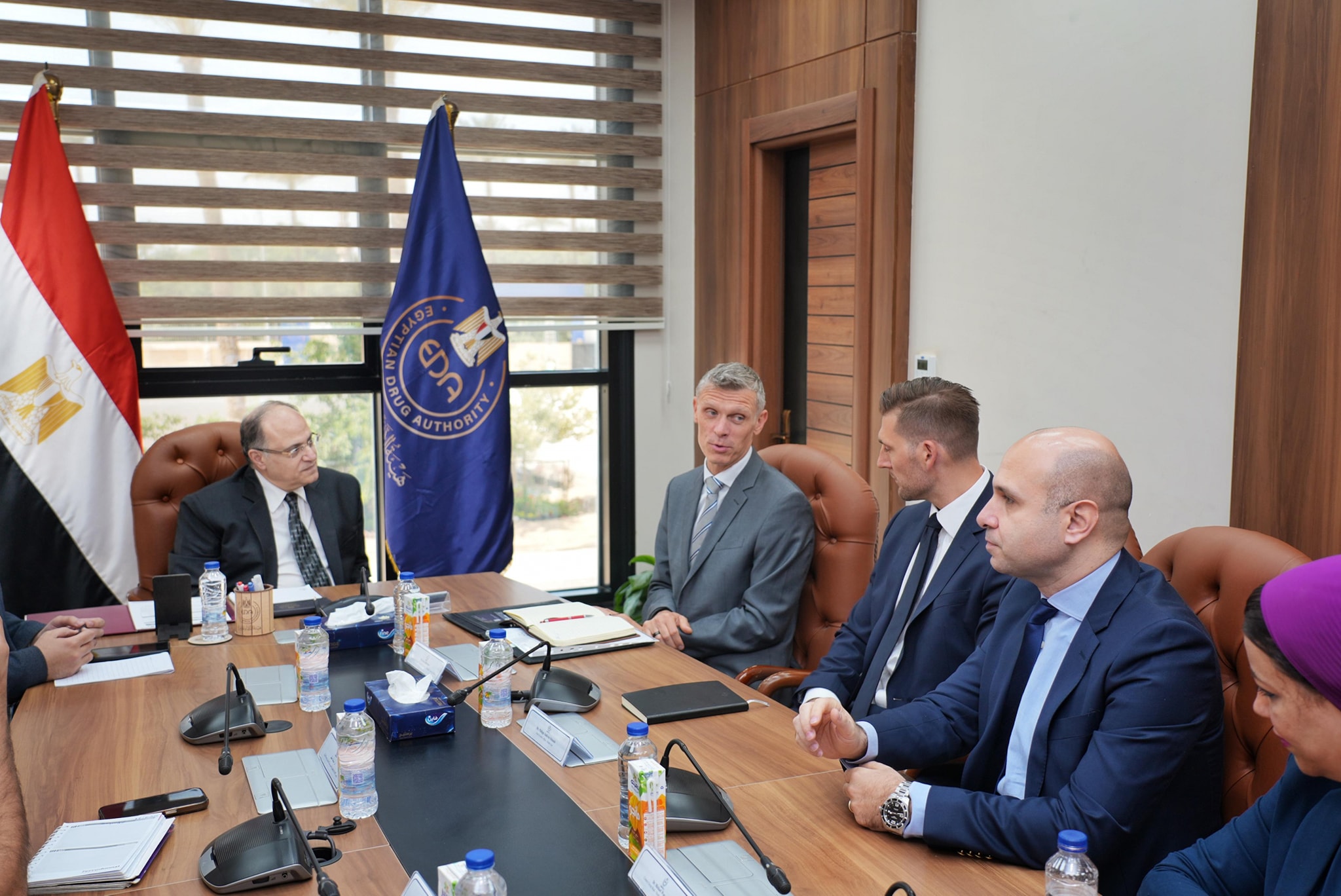 هيئة الدواء تبحث مع قيادات مع شركة باير سبل تعزيز التصنيع المحلي للأدوية