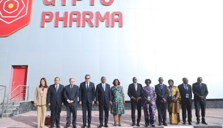 رئيس دولة أنجولا يزور مدينة الدواء المصرية