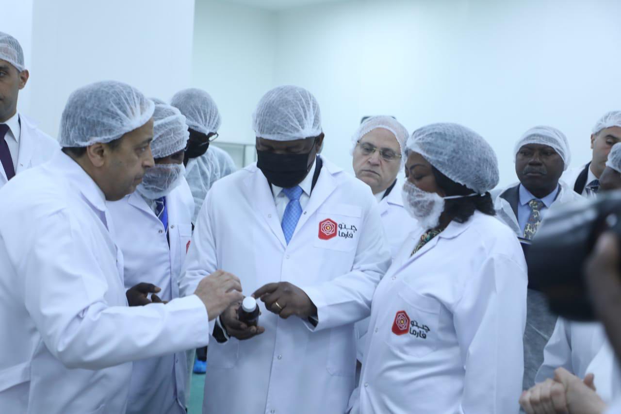 رئيس دولة أنجولا يزور مدينة الدواء المصرية