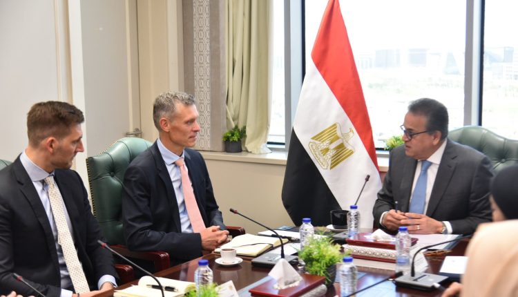 نائب رئيس مجلس الوزراء وزير الصحة يبحث مع ممثلي «باير» تعزيز التعاون في الصحة الإنجابية وعلاج مرضى الأورام
