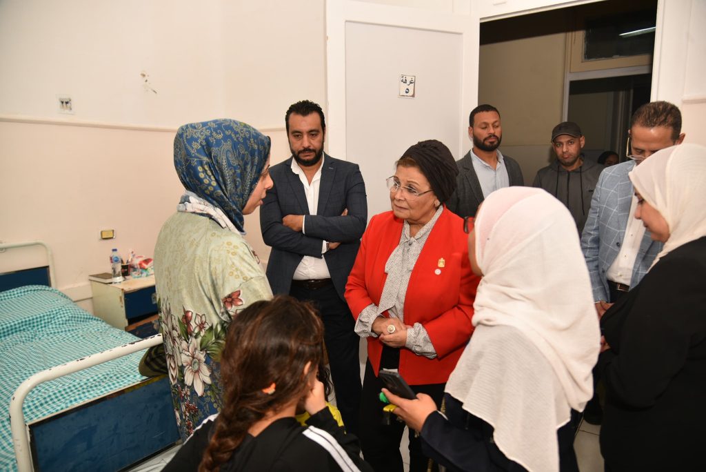 نائب وزير الصحة تُتابع الخدمات الطبية بالإسكندرية.. وتؤكد على تطوير رعاية المبتسرين والحد من الولادات القيصرية جانب من الجولة