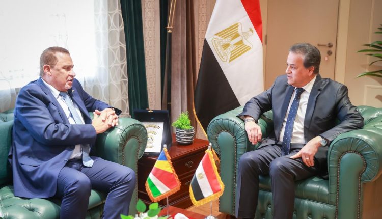 وزير الصحة مع وزير خارجية سيشل