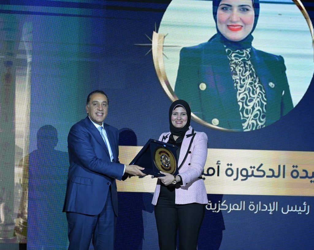 «أميرة محجوب»… قيادة شابة تسير على خُطى قادة الصناعات الدوائية الدكتورة أميرة محجوب رئيس الإدارة المركزية للعمليات في هيئة الدواء المصرية
