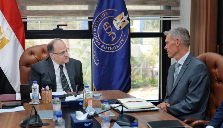 هيئة الدواء تبحث مع قيادات مع شركة باير سبل تعزيز التصنيع المحلي للأدوية