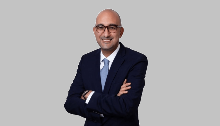 عمرو سيف المدير الإقليمي لشركة فايزر في مصر ودول المشرق العربي والعراق