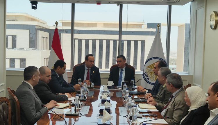 رئيس هيئة الرعاية الصحية يبحث مع رئيس هيئة الشراء الموحد آليات تعزيز التعاون في سلاسل الإمداد وتوطين الصناعات الطبية في مصر