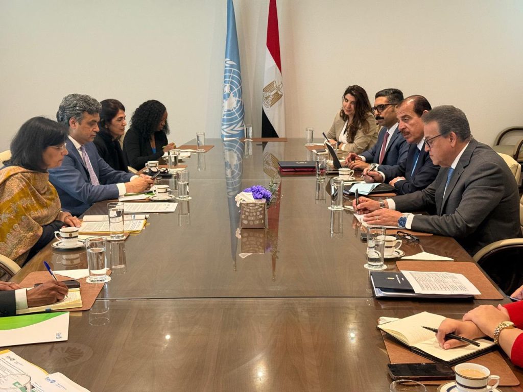 وزير الصحة يبحث مع «جافي» التوسع بصناعة اللقاحات والتطعيمات بمصر جانب من الاجتماع