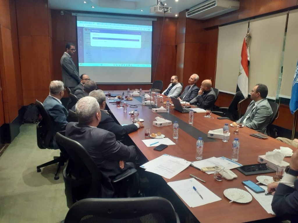 هيئة التأمين الصحي الشامل بالتعاون مع «إي هيلث» تدشن أول منظومة إلكترونية لتسعير الخدمات العلاجية جانب من الاجتماع