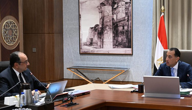 رئيس الوزراء ووزير قطاع الأعمال العام