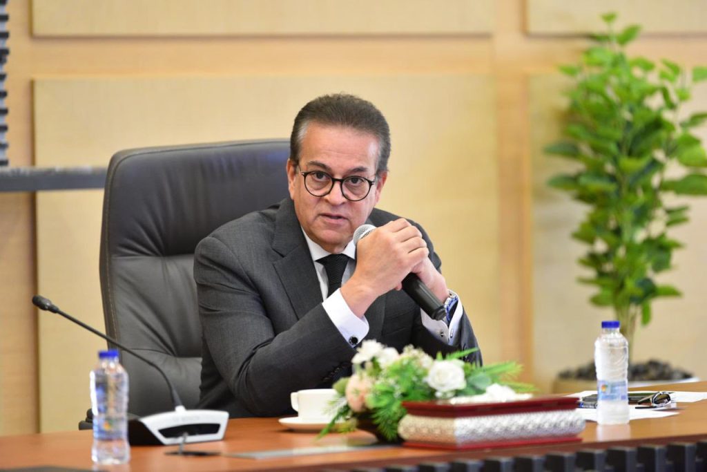 الدكتور خالد عبدالغفار نائب رئيس مجلس الوزراء وزير الصحة