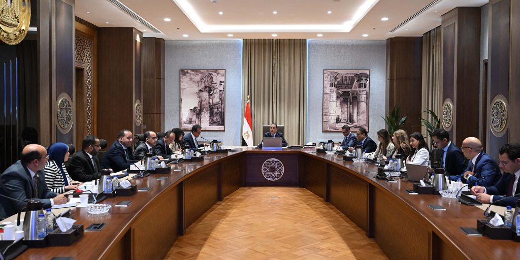 الحكومة تجهز فرصًا استثمارية في القطاع الصحي مقرونة بآليات شراكة واضحة والرخصة الذهبية والعقود النمطية