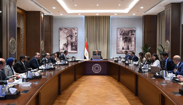 الحكومة تجهز فرصًا استثمارية في القطاع الصحي مقرونة بآليات شراكة واضحة والرخصة الذهبية والعقود النمطية