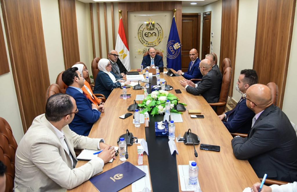 رئيس هيئة الدواء يبحث مع رئيس شركة استرازينيكا تعزيز أوجه التعاون في مجالات توطين صناعة الدواء رئيس هيئة الدواء يبحث مع رئيس شركة استرازينيكا تعزيز أوجه التعاون في مجالات توطين صناعة الدواء
