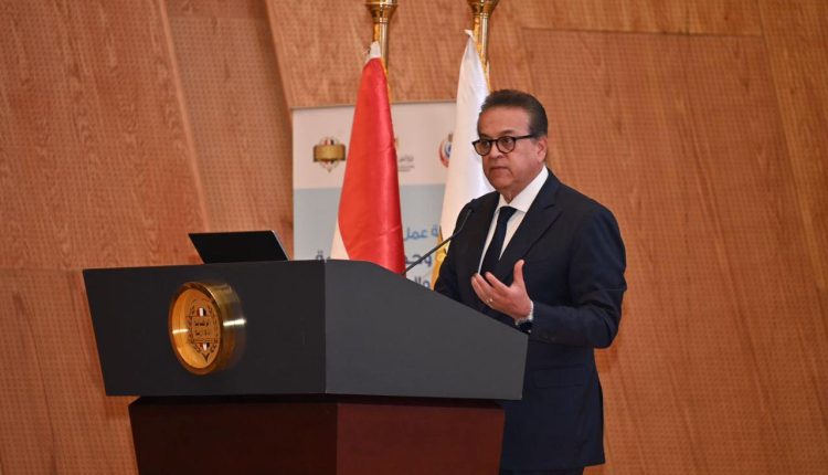 الدكتور خالد عبدالغفار وزير الصحة