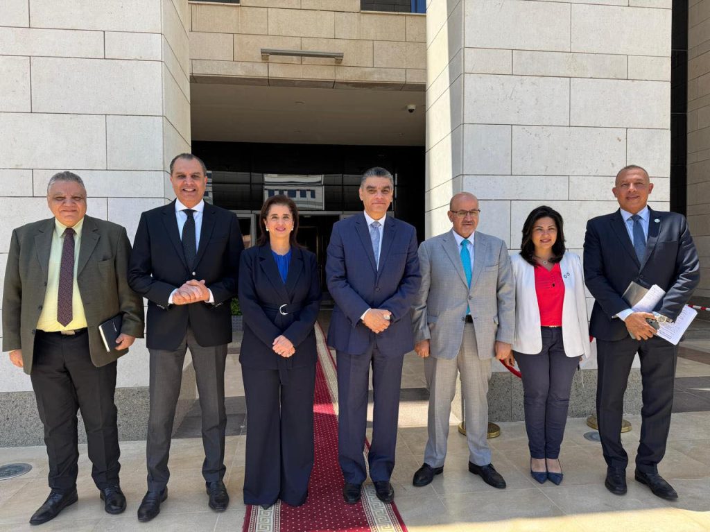 هيئة الشراء الموحد تبحث مع منظمة الصحة العالمية تعزيز التعاون في سلاسل الإمداد والمخازن الاستراتيجية وتوطين الصناعات عالية التقنية واللقاحات هيئة الشراء الموحد تبحث مع منظمة الصحة العالمية تعزيز التعاون في سلاسل الإمداد والمخازن الاستراتيجية وتوطين الصناعات عالية التقنية واللقاحات