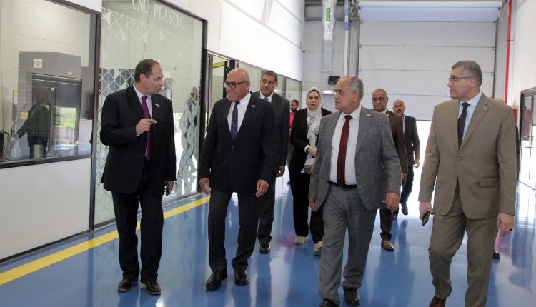 رئيس الهيئة العربية للتصنيع يتفقد التشغيل التجريبى لمصنع مستلزمات جراحة العظام