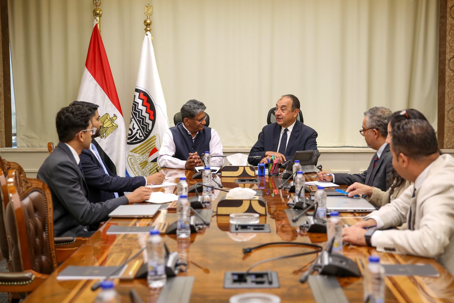 وزير قطاع الأعمال يبحث مع السفير الهندي سبل التعاون في صناعة الأدوية والمواد الخام الفعالة جانب من اللقاء