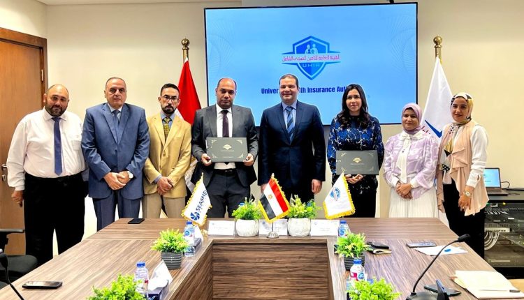 جانب من توقيع العقود