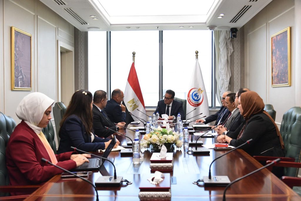وزير الصحة يبحث مع وفد شركة «جونسون آند جونسون» سبل تعزيز التعاون في القطاع الصحي