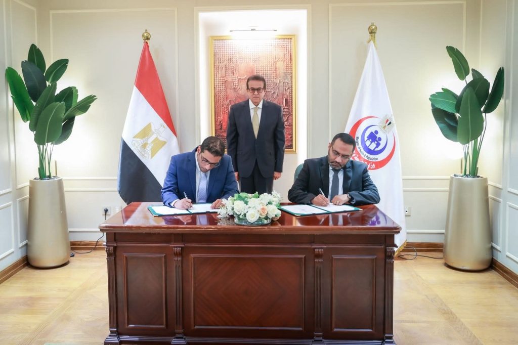 تعاون بين «الصحة» و«روش» لتطوير خدمات مرضى التصلب المتعدد في مصر
