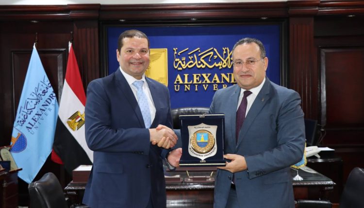 جامعة الإسكندرية وهيئة التأمين الصحى الشامل تبحثان سبل التعاون في تطبيق المنظومة بالمحافظة