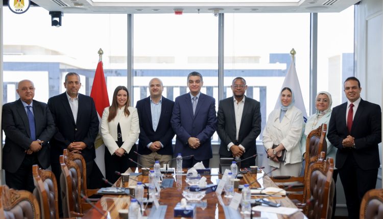 رئيس هيئة الشراء الموحد يبحث مع «البنك الدولي» سبل دعم توطين الصناعات الطبية في مصر