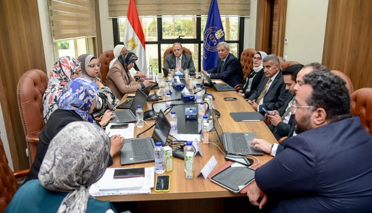 رئيس هيئة الدواء يبحث مع رئيس القابضة للأدوية آليات دعم الصناعة الوطنية