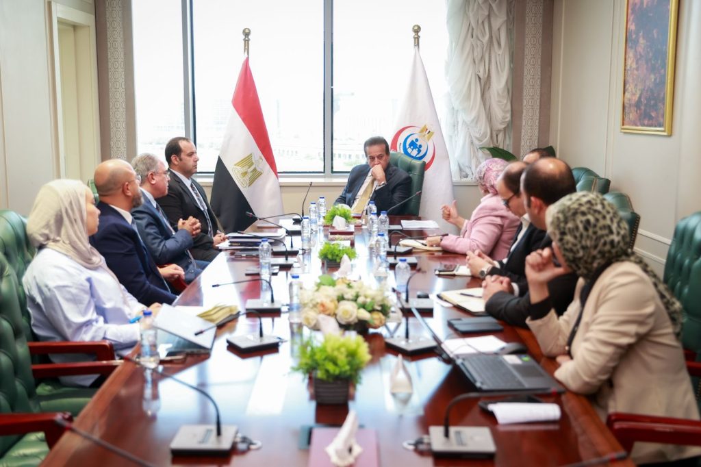 تطوير قسم الأشعة بمعهد ناصر من خلال الشراكة مع «يونيسون كابيتال» الإماراتية جانب من الاجتماع