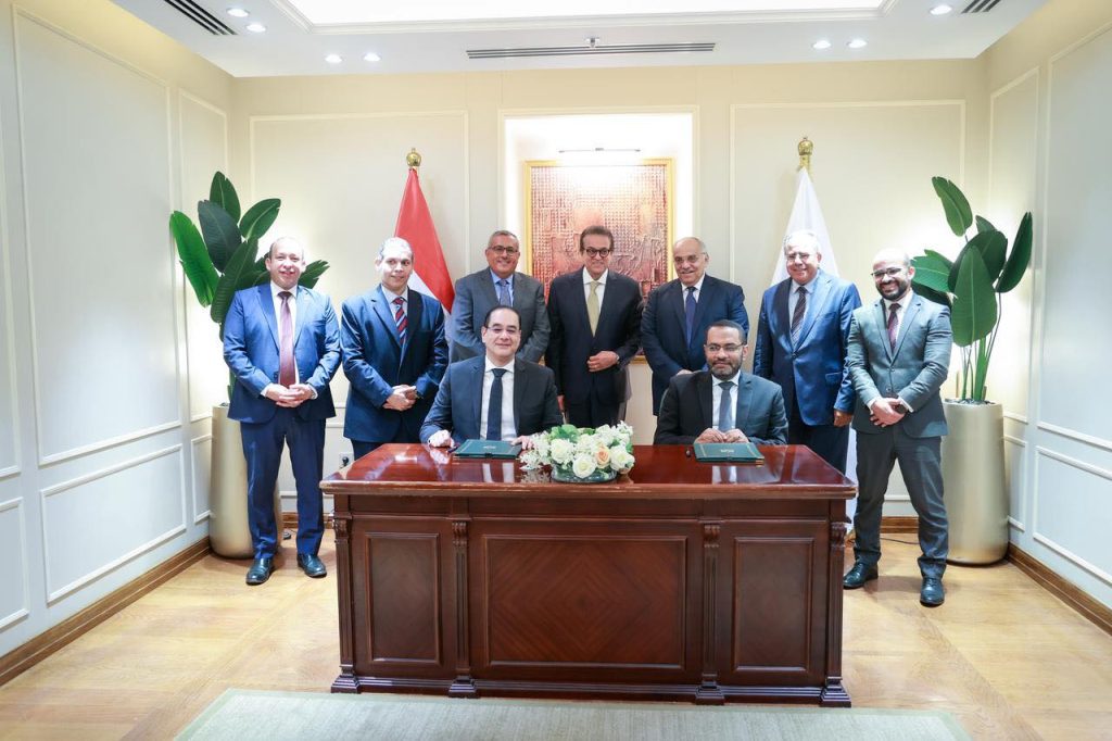 «الصحة» توقع مذكرة تفاهم مع «بوهرينجر إنجلهايم» لتطوير التعامل مع السكتات الدماغية جانب من توقيع مذكرة التفاهم
