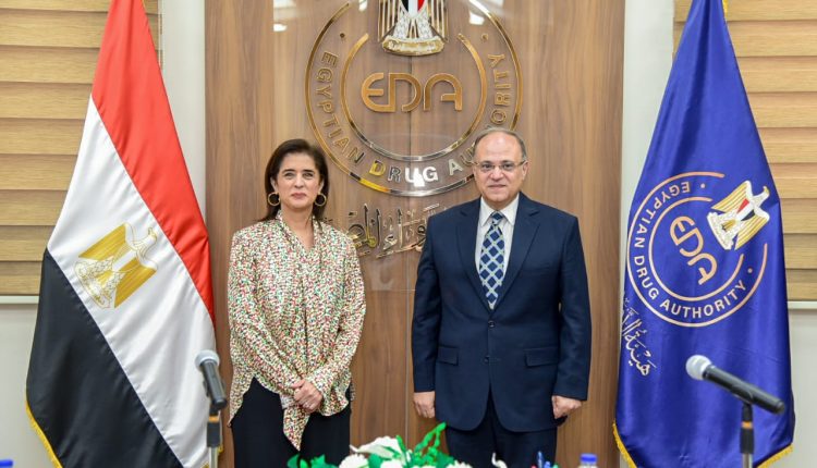 رئيس هيئة الدواء والمديرة الإقليمية لمنظمة الصحة العالمية