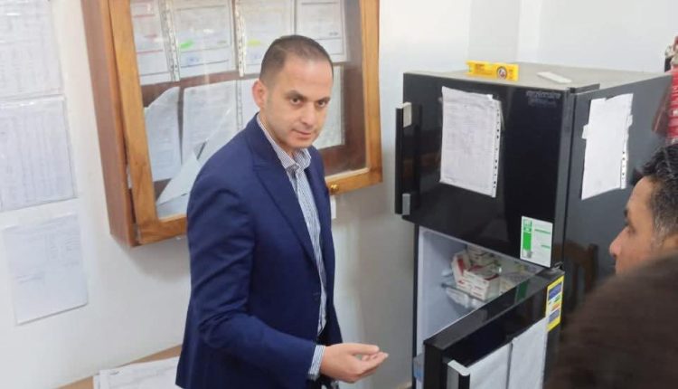 نائب وزير الصحة داخل مستشفى رأس الحكمة